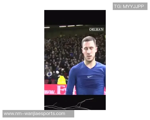 足球巨星最新动态曝光 粉丝热议球场内外的精彩瞬间